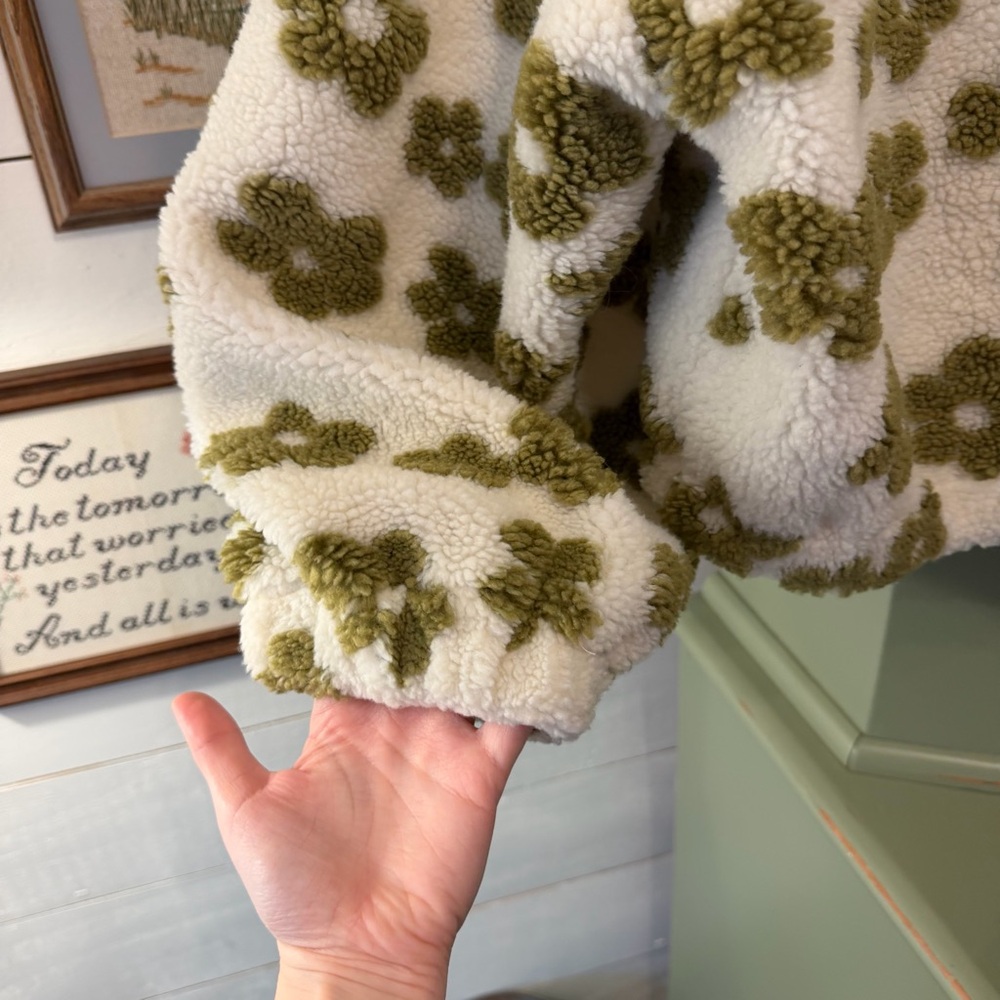 Le Lis White and Green Flower Sherpa Jacket Floral Size Medium - Picture 6 of 8